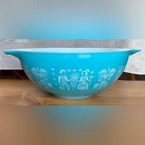 Butterprint pyrex 444 bowl
